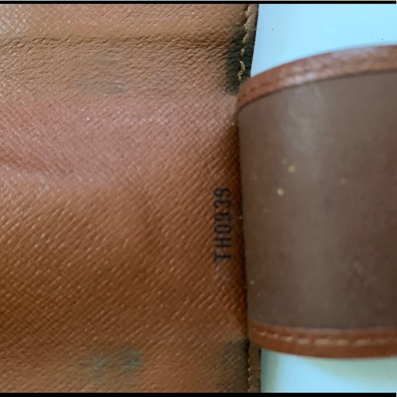 Vintage Louis Vuitton Monogram Keyholder - Picture 6 of 9